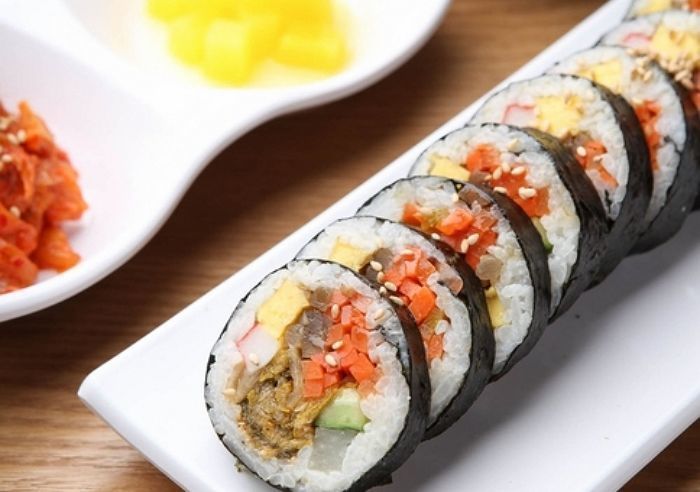 김밥 속재료 하나 뺄 때마다 추가금 2000원 더 받아서 논란일은 김밥집