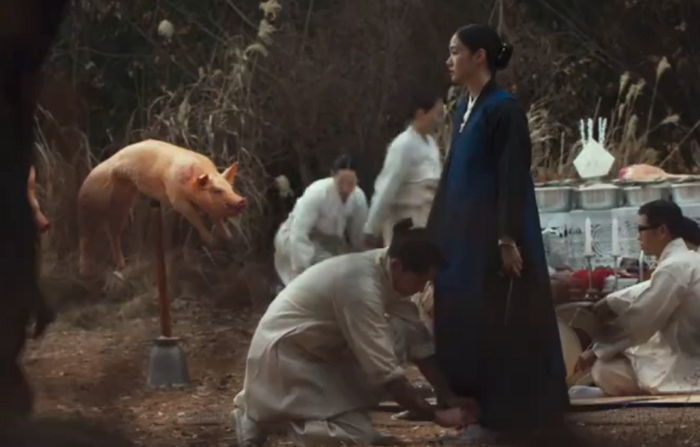파묘 대살굿 장면 속 돼지 사체 진짜였다...동물단체 비판 쏟아져