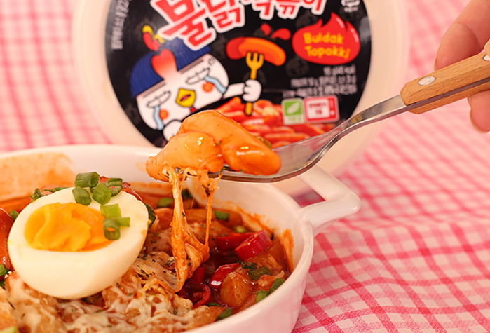 불닭볶음면 인기 이어 불닭떡볶이까지... 매운맛으로 미국 점령한 삼양