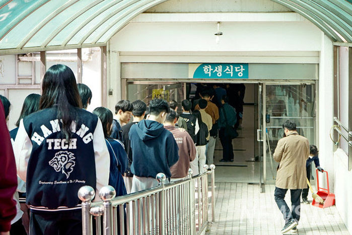 4500원 한양대 학식에 등장한 투쁠 한우 갈비찜... 1600인분 기부한 남자의 정체
