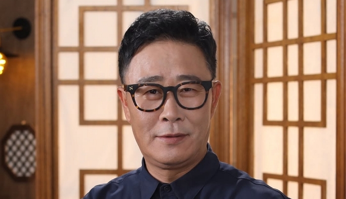 "입에 안 맞으면 반품하세요^^"...온라인서 난리 난 흑백요리사 임성근 셰프 댓글