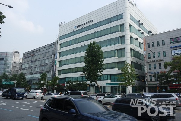 [현장] 거리두기 1단계…활기 찾은 대치동 학원가