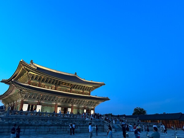 [뉴스포스트 포토] 경복궁 야간개장, 낭만 가득한 궁궐의 밤