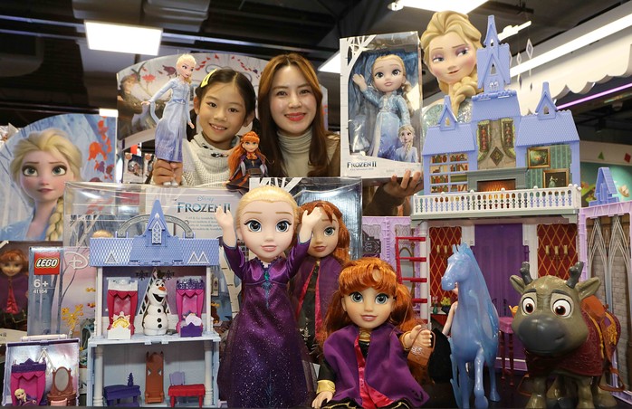 마트 찾아온 겨울왕국...롯데마트, 겨울왕국2 완구 한정 판매
