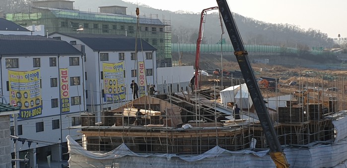 [포토뉴스] 인천 문학구역도시개발사업 위험천만한 고소작업 현장 고발