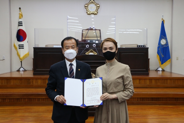 이유경 인천 남동구의원, 2개 NGO봉사단체에 표창장 수상