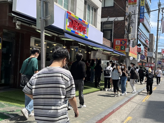 [AT 현장] 3년 만에 열린 축제에 대학가 상권 웃음꽃