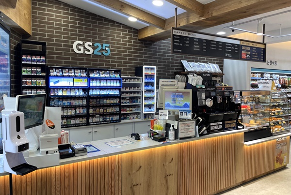 GS25 플래그십 스토어 2호점... MZ세대 SNS 인증 명소로 뜬다