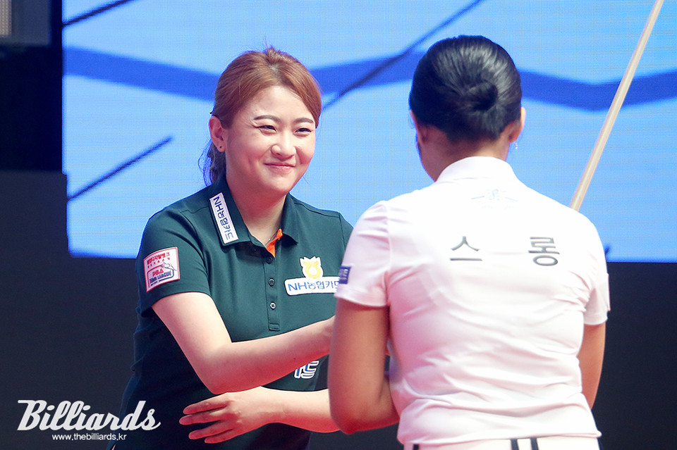 [BM포토] 환한 미소로 인사하는 김민아 [PBA 당구 팀리그]