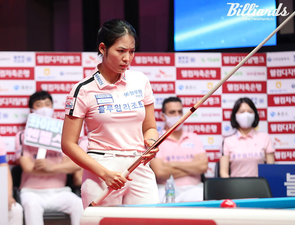 '3라운드 4연승' 웰컴저축銀, 블루원리조트 꺾고 우승까지 단 1경기 [PBA 당구 팀리그] 