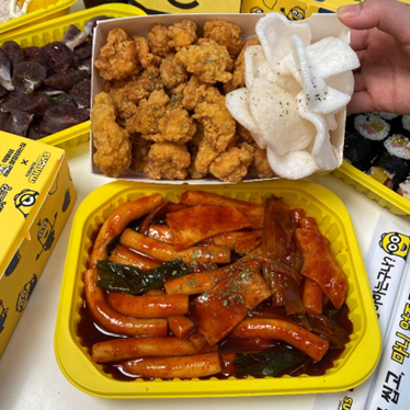 기영에프앤비 떡참 치킨 메뉴 판매량 증가 고객 만족