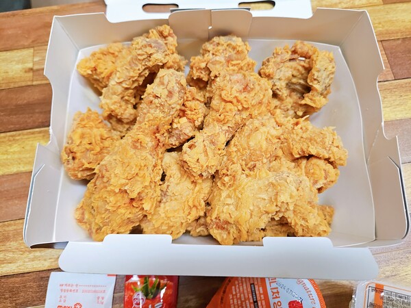 검은사멕시카나 쿠폰이 본체인데 치킨도 맛있다