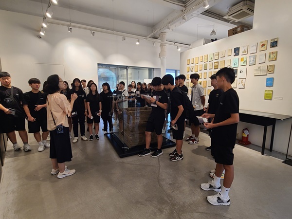청주 송절중 사제동행 문학기행 성료