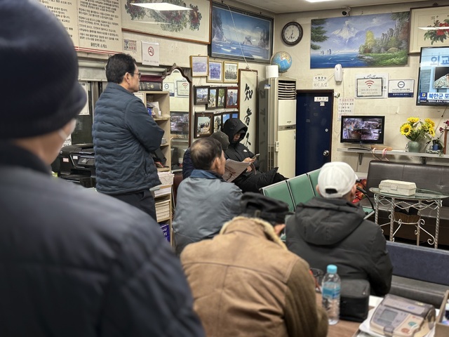 [르포]혹시나 하는 마음에 … 인력사무소엔 한숨만