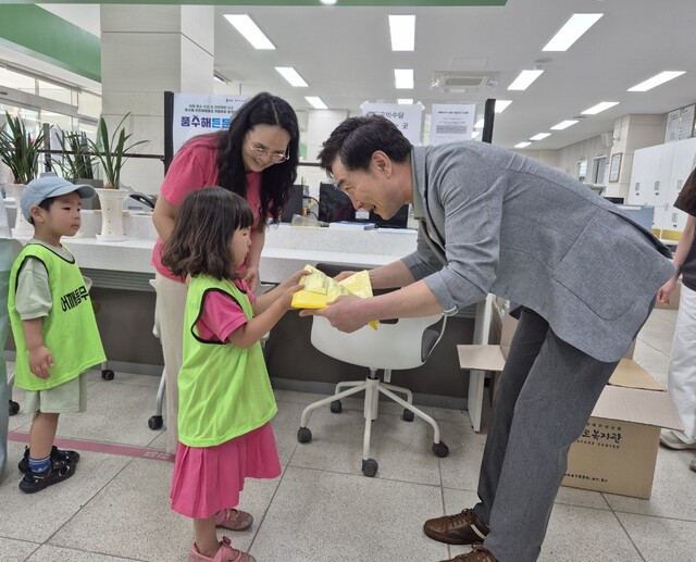 청주시 강서2동 어깨동무어린이집, 자원재활용 교환사업 참여