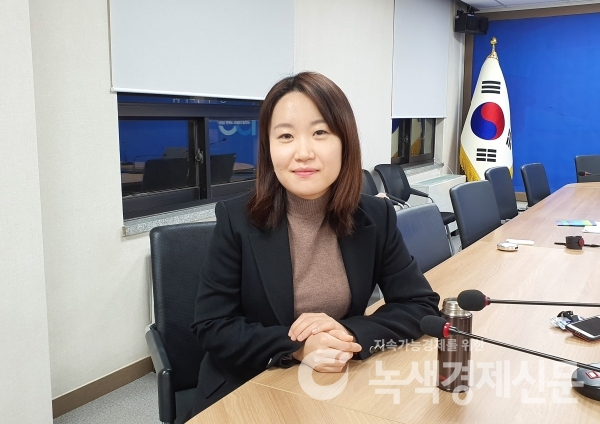 [인터뷰] 석탄발전 과감하게 줄이겠다… 이소영 변호사의 정치 포부