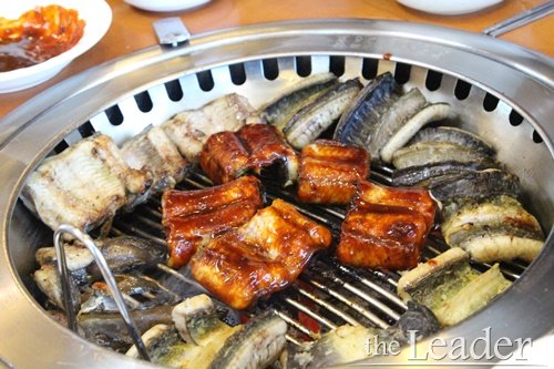강화도 맛집, 숯불 위에 구워 먹는 강화도 특산 음식 갯벌 장어 ‘등대숯불장어’ 방송 출현