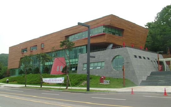 무리한 공약에 관악영어마을 퇴출 논란..지역민심, 낙성벤처밸리 전환에 등돌려