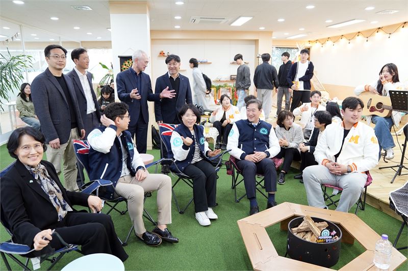 MZ세대 요구 반영 국립목포대, 콘셉트 북카페 MNU 캠핑마루 오픈