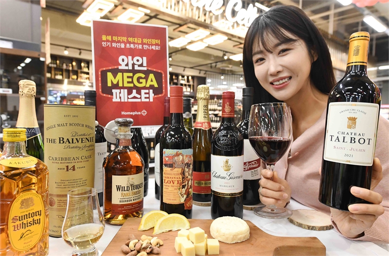 주류 수요 대형마트로 몰려..홈플러스, 연말 맞아 대규모 와인·위스키 할인