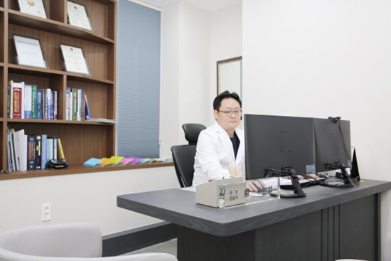 수면무호흡증 유발하는 코골이, 증상 심하면 수면다원검사 받아봐야