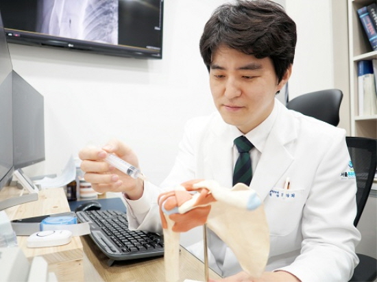 봄철 갑작스러운 운동, 회전근개파열 주의해야