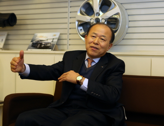“외모·성격·학력 편견 딛고 대우차 임원 됐죠”