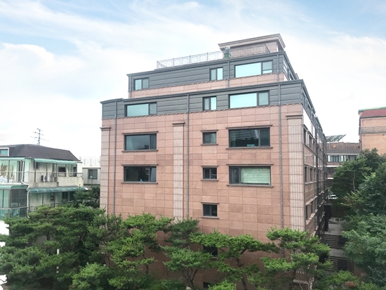 [단독]가수 효린, 고성방가 민원에 15억 집 판다