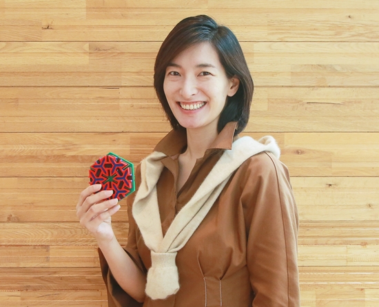 “세계가 감탄한 한지 공예의 전통을 지키고 싶어요”