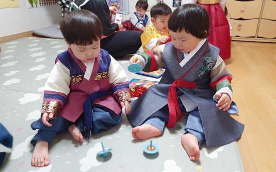 “한복 입고 세배해요” 설 맞은 어린이집