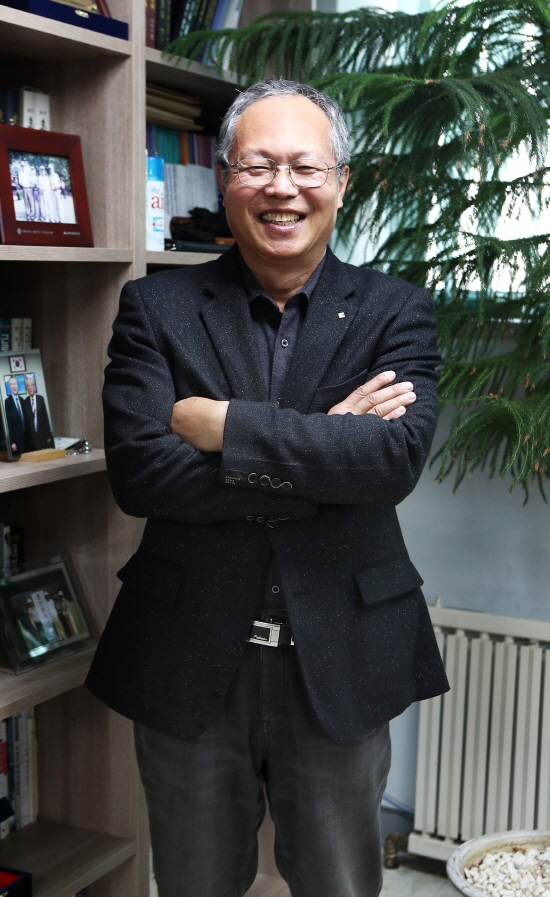 “돈 없어 학교 못 갔지만 죽기 살기로 공부해 노무사 됐죠”