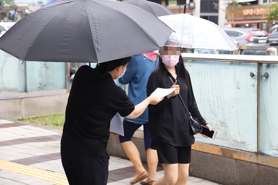 대기업 갑질 이제 그만... 상도역점 맘스터치