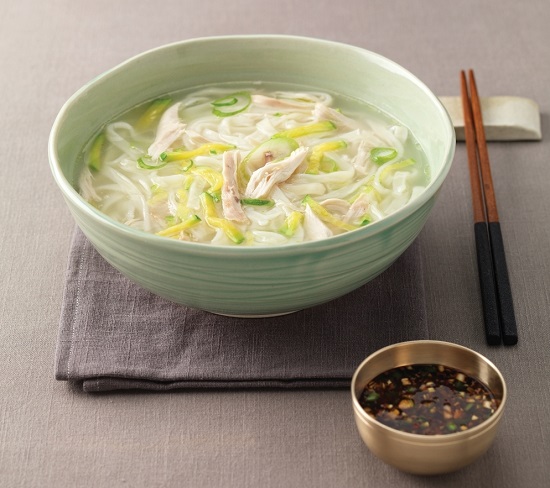 겨울을 녹이는 뜨거운 음식궁합 칼국수와 만두