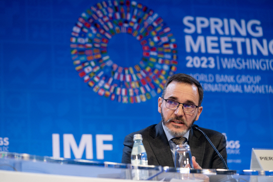 IMF “불안정한 경제”... 여전히 남은 위험 요소
