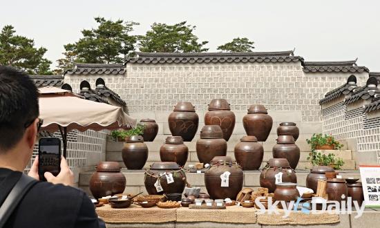 “이것이 바로 K-간장”… 경복궁 ‘장고’에서 만나는 궁중의 장(醬)