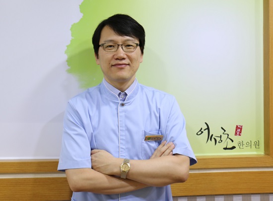 [인싸의 세계] 박찬영 어성초한의원 원장 “해독하면 병 없이 100세까지 삽니다”