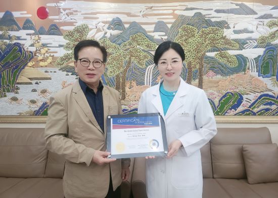한봉희 100년한의원 원장, 국제라이온스재단 봉사영예상 수상