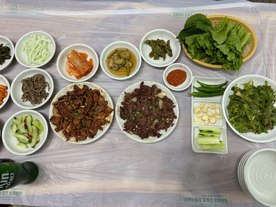 [백년가게 기획 시리즈] ㉕ 흑염소·오리불고기 ‘야들야들’… 누린내 없는 건강 진미