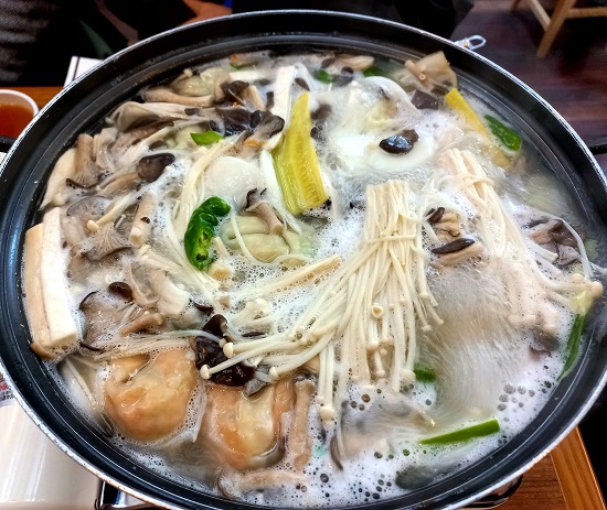 [유성호의 맛있는 동네 산책] 찬바람 솔솔 불면 생각나는 만둣국맛집