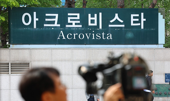 검찰, 尹 전 대통령 부부 사저 아크로비스타 압수수색