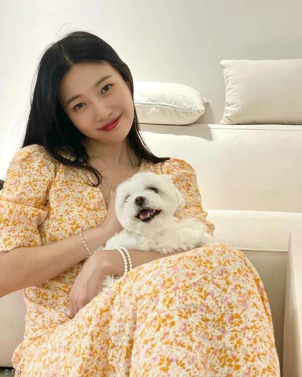 조이, 반려견 햇님이 품에 안고 찰칵..우리 애기 제일 예뽀