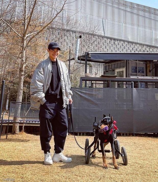 배정남, 아픈 반려견 벨 호전 소식 전해..진짜 장하다 우리 딸내미♥