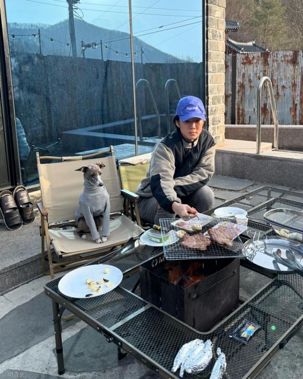 이승훈, 반려견 오뜨와 여행 떠나 즐긴 바베큐파티...Weekend trip