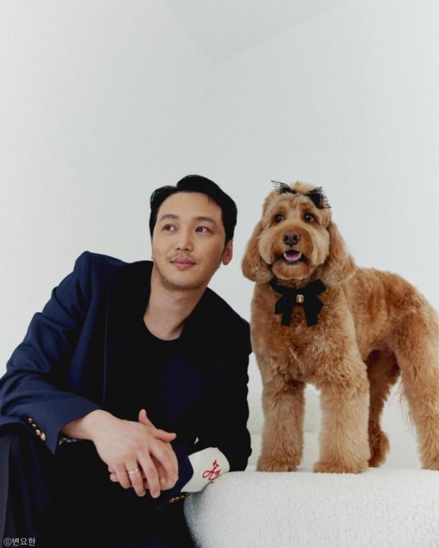 변요한, 반려견 복자와의 훈훈한 투 컷 공개...복자와 함께♥