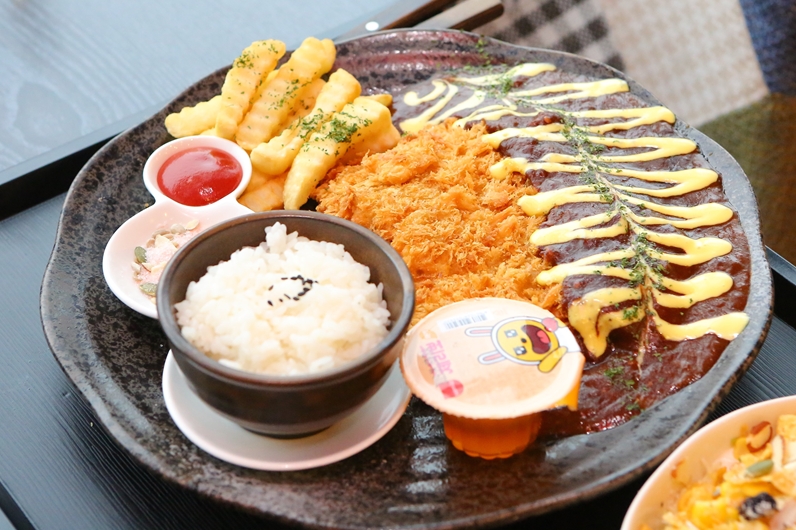 산방산에 위치한 제주도 오설록 맛집 봉유카페, 흑돼지돈까스를 맛 볼 수있어..