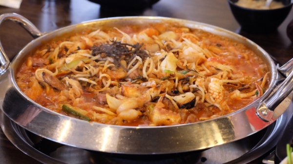 직접 키운 신선 재료, 제주 애월 현지인 맛집 여기가 제주멍 흑돼지 해물 이색 퓨전요리 선보여