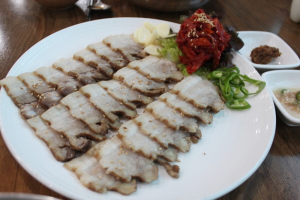 동해 맛집 삼교리동치미막국수 가을 정취 느끼며 함께 즐기는 가을 먹거리