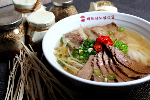 쌀국수 육수(肉水)맛의 수준차이를 느낄 수 있습니다, 베트남 노상식당 프리미엄 쌀국수 출시
