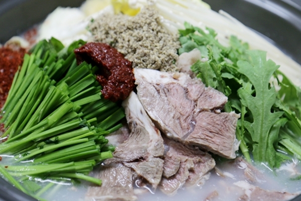창원 맛집 송림정 겨울철 몸보신에 제격인 다양한 흑염소 요리 제공