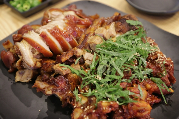 천안 불당동 맛집 족이랑 하루 두번 삶아 낸 별미 족발 선보여 인기